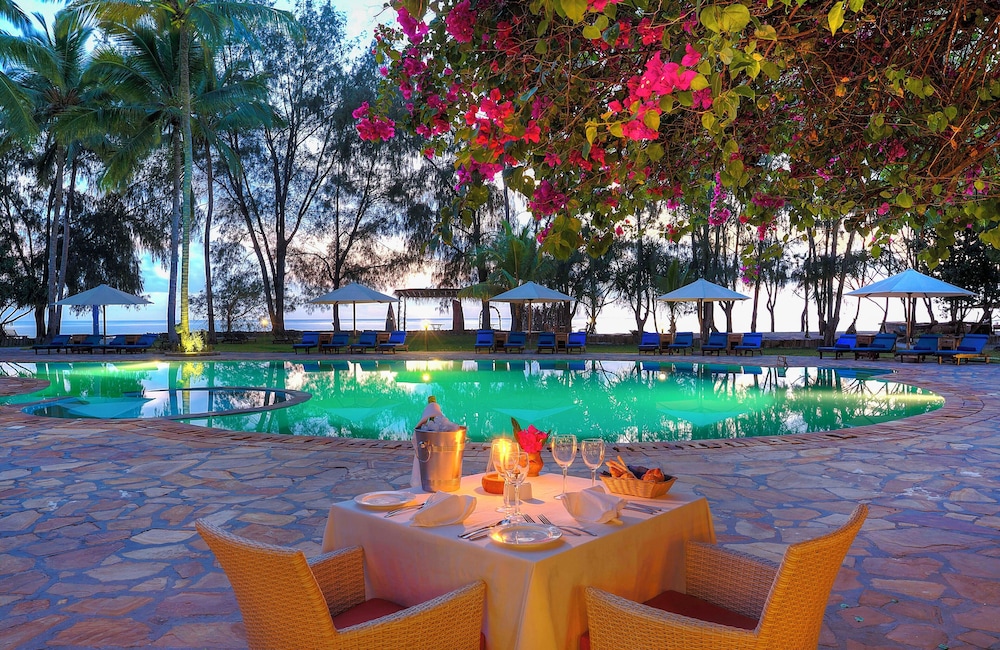 Bluebay Beach Resort & Spa — Restaurant & bars in Kiwengwa, Zanzibar North