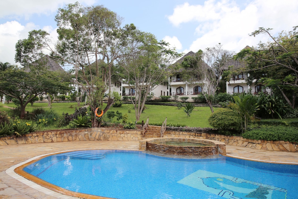 Bluebay Beach Resort & Spa — Swimming pool in Kiwengwa, Zanzibar North