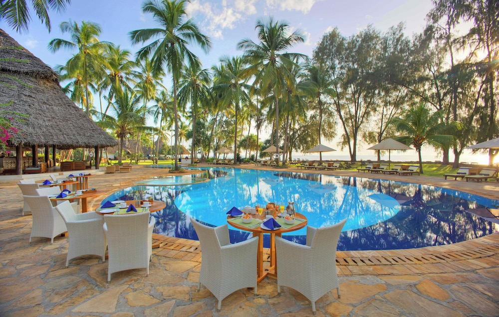 Bluebay Beach Resort & Spa — Swimming pool in Kiwengwa, Zanzibar North