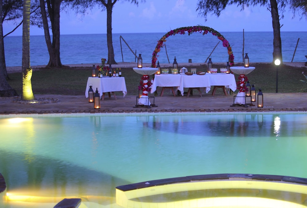 Bluebay Beach Resort & Spa — Restaurant & bars in Kiwengwa, Zanzibar North