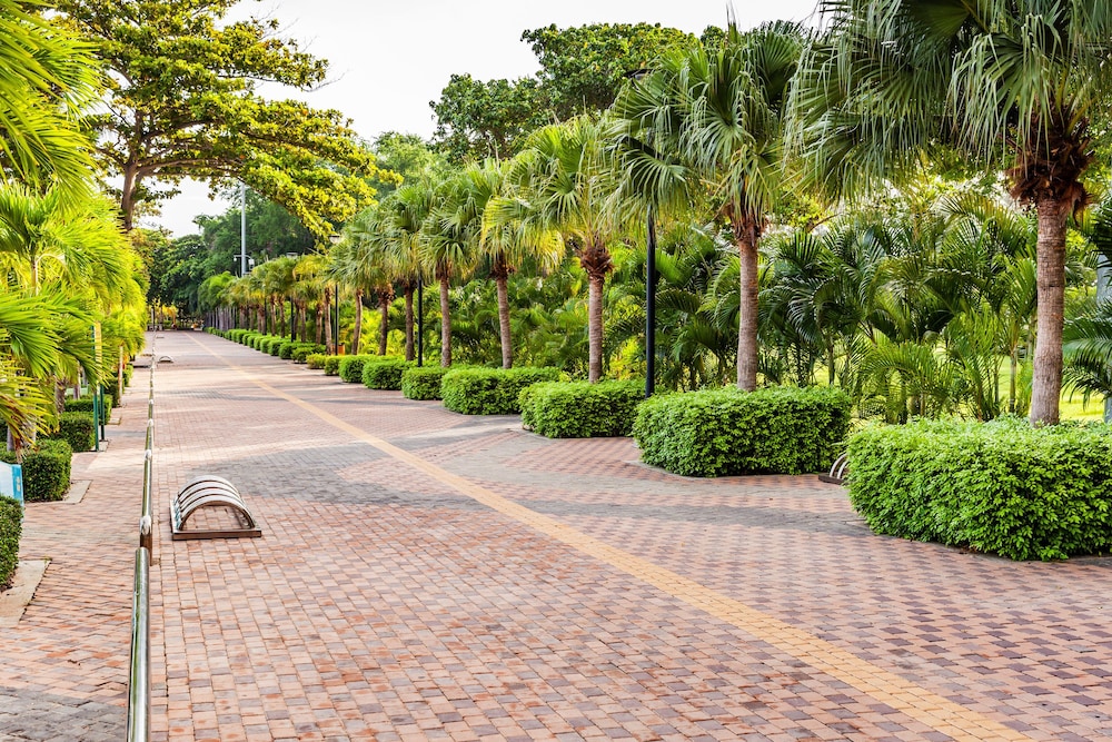 Cholchan Pattaya Beach Resort — Attractions in the area in Pattaya, Chonburi
