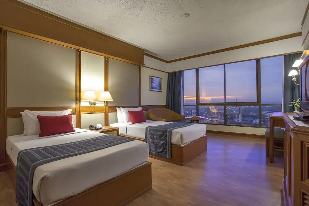 Cholchan Pattaya Beach Resort — Hotel rooms in Pattaya, Chonburi