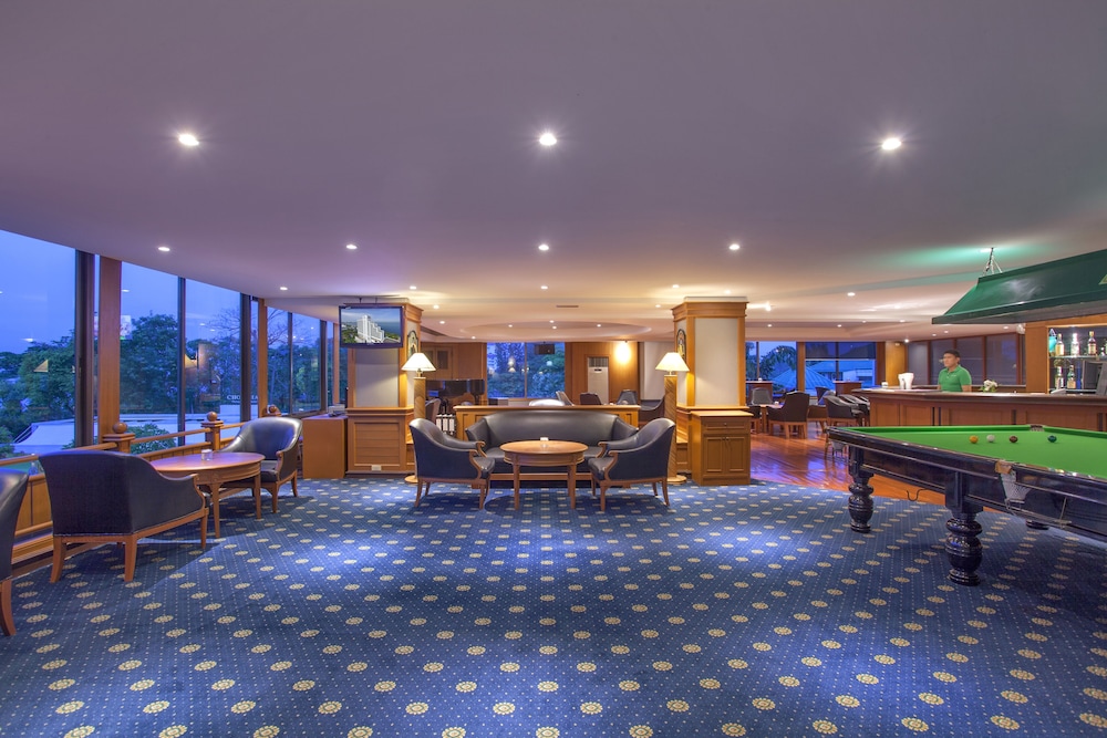 Cholchan Pattaya Beach Resort — Restaurant & bars in Pattaya, Chonburi