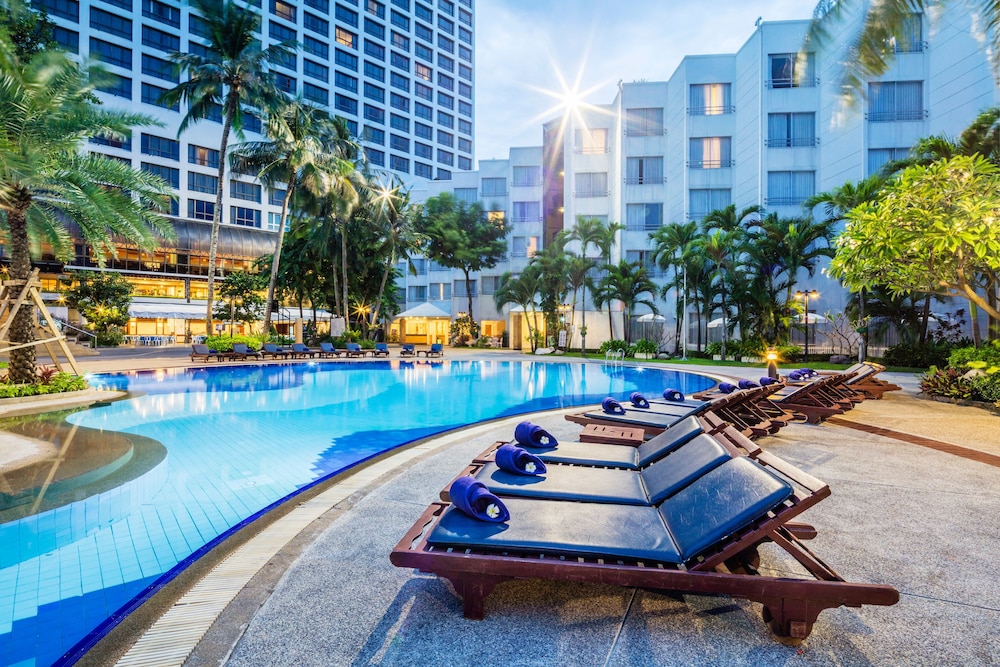 Cholchan Pattaya Beach Resort — Main photo in Pattaya, Chonburi
