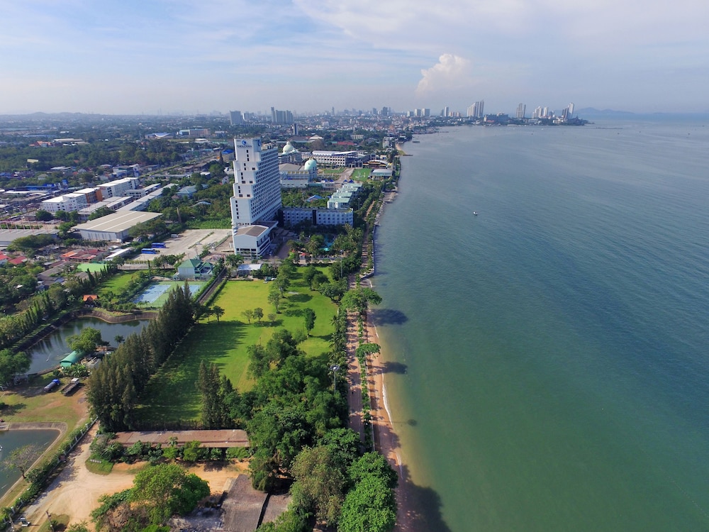 Cholchan Pattaya Beach Resort — Attractions in the area in Pattaya, Chonburi