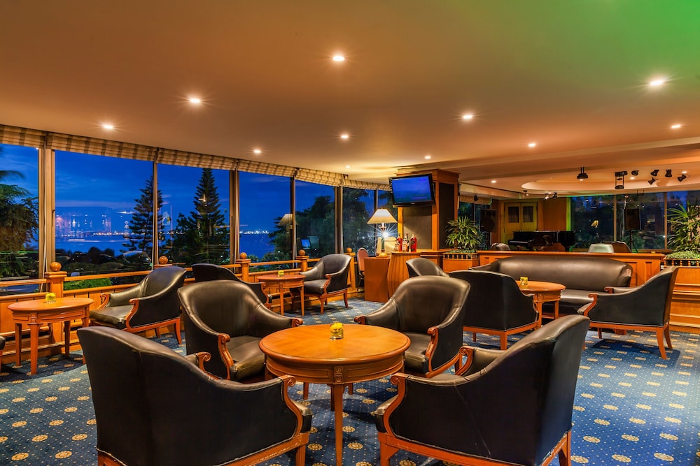 Cholchan Pattaya Beach Resort — Restaurant & bars in Pattaya, Chonburi