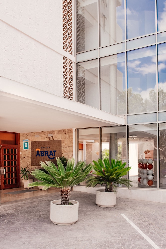 Hotel Abrat — Hotel building in San Antonio, Balearic Islands