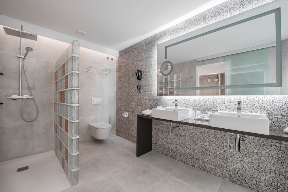 Hotel Abrat — Hotel rooms in San Antonio, Balearic Islands