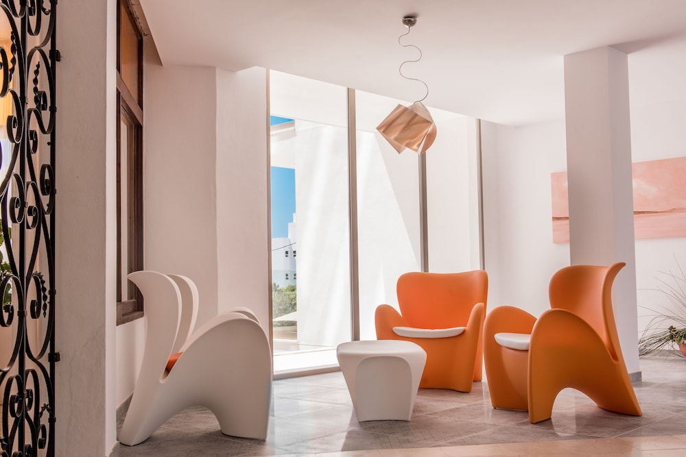 Hotel Abrat — Hotel building in San Antonio, Balearic Islands