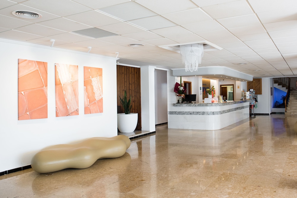 Hotel Abrat — Hotel building in San Antonio, Balearic Islands