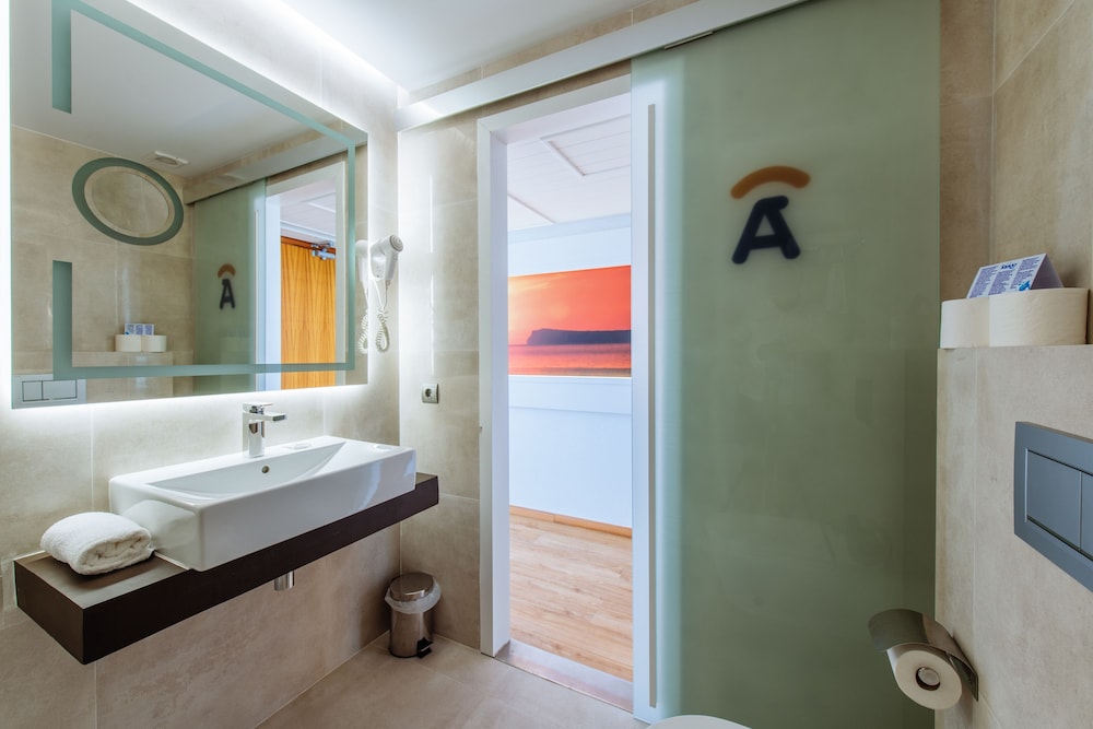 Hotel Abrat — Hotel rooms in San Antonio, Balearic Islands