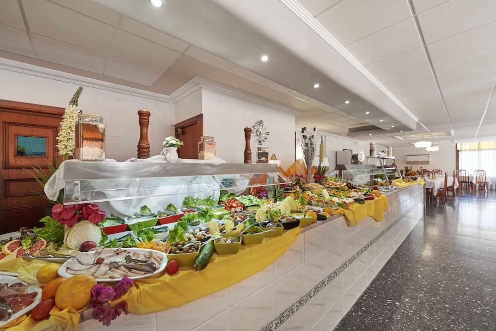 Hotel Abrat — Restaurant & bars in San Antonio, Balearic Islands