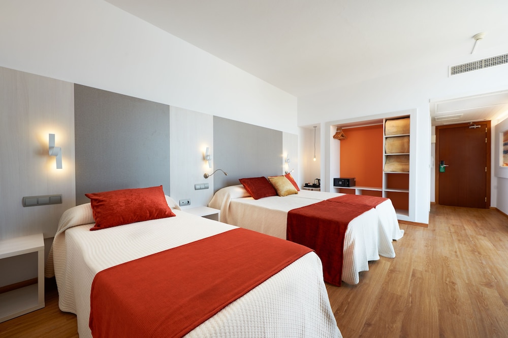 Hotel Abrat — Hotel rooms in San Antonio, Balearic Islands