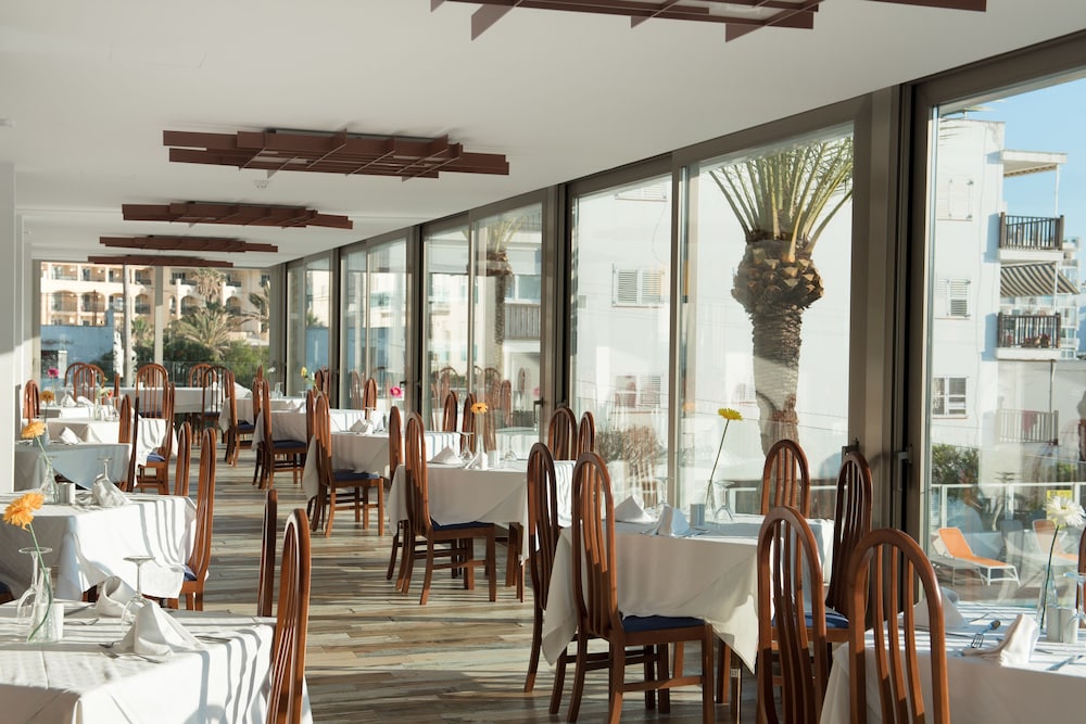 Hotel Abrat — Restaurant & bars in San Antonio, Balearic Islands