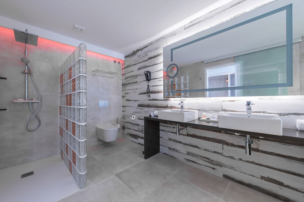 Hotel Abrat — Hotel rooms in San Antonio, Balearic Islands