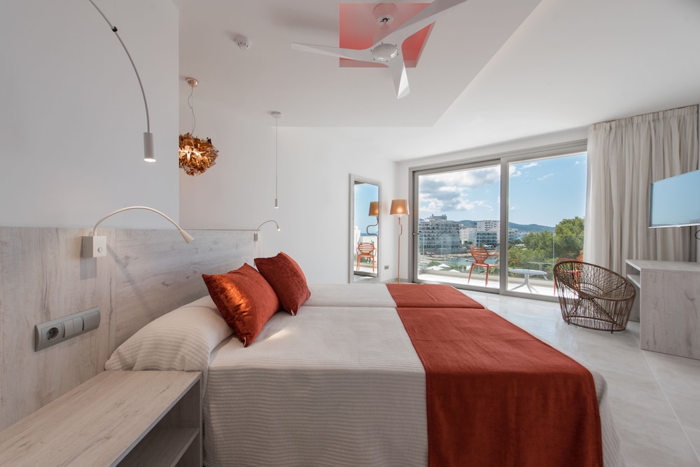 Hotel Abrat — Hotel rooms in San Antonio, Balearic Islands