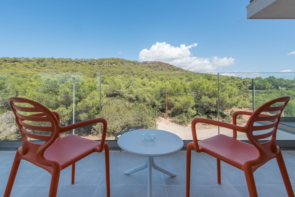 Hotel Abrat — Hotel rooms in San Antonio, Balearic Islands