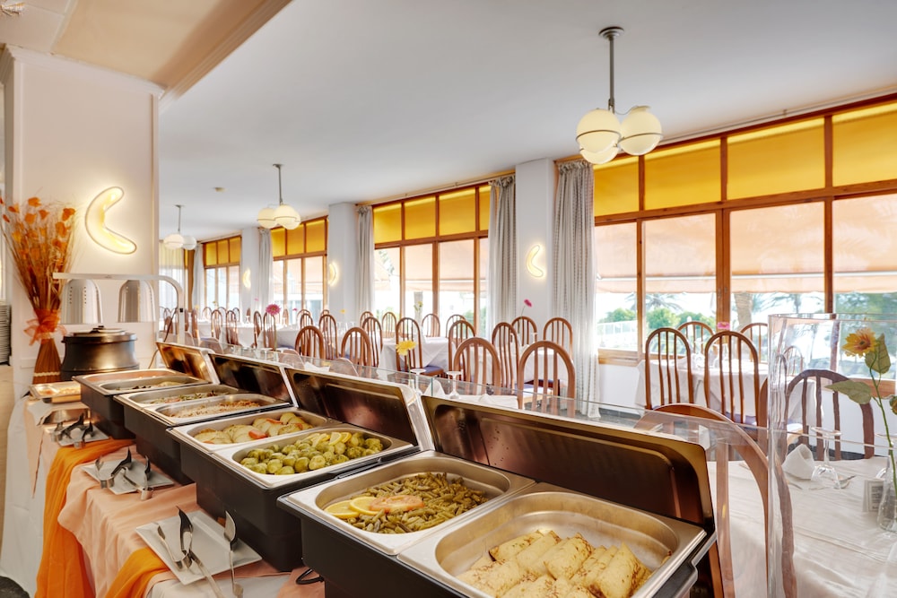 Hotel Abrat — Restaurant & bars in San Antonio, Balearic Islands