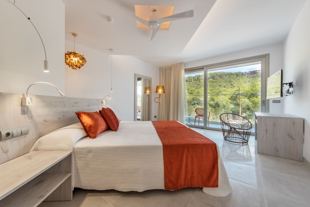 Hotel Abrat — Hotel rooms in San Antonio, Balearic Islands