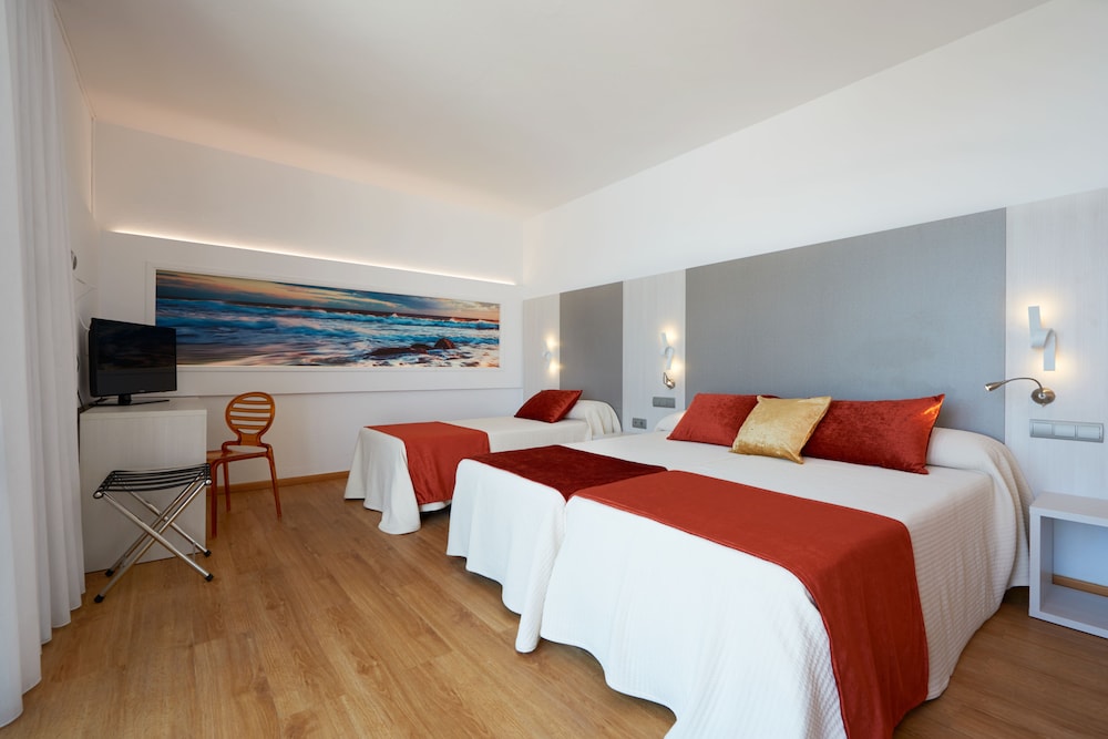 Hotel Abrat — Hotel rooms in San Antonio, Balearic Islands