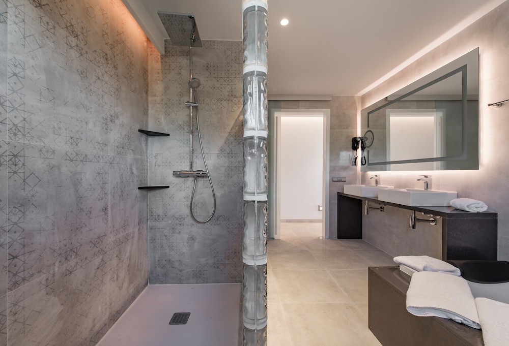 Hotel Abrat — Hotel rooms in San Antonio, Balearic Islands
