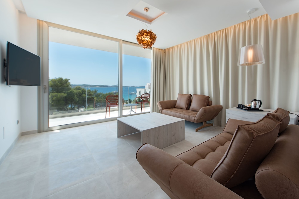 Hotel Abrat — Hotel rooms in San Antonio, Balearic Islands