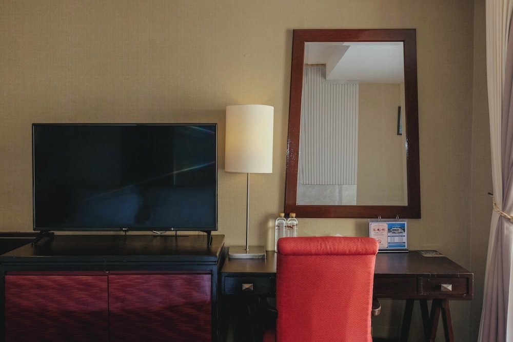 Garden Cliff Resort and Spa — Hotel rooms in Pattaya, Chonburi