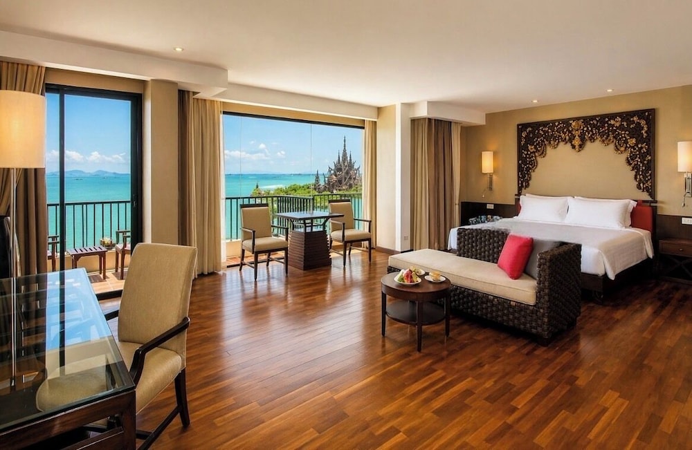 Garden Cliff Resort and Spa — Hotel rooms in Pattaya, Chonburi