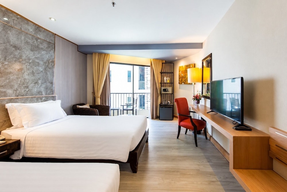 Garden Cliff Resort and Spa — Hotel rooms in Pattaya, Chonburi