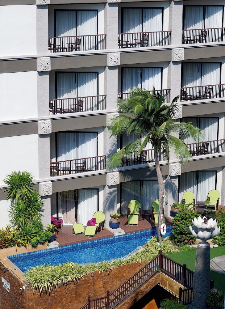 Garden Cliff Resort and Spa — Hotel building in Pattaya, Chonburi