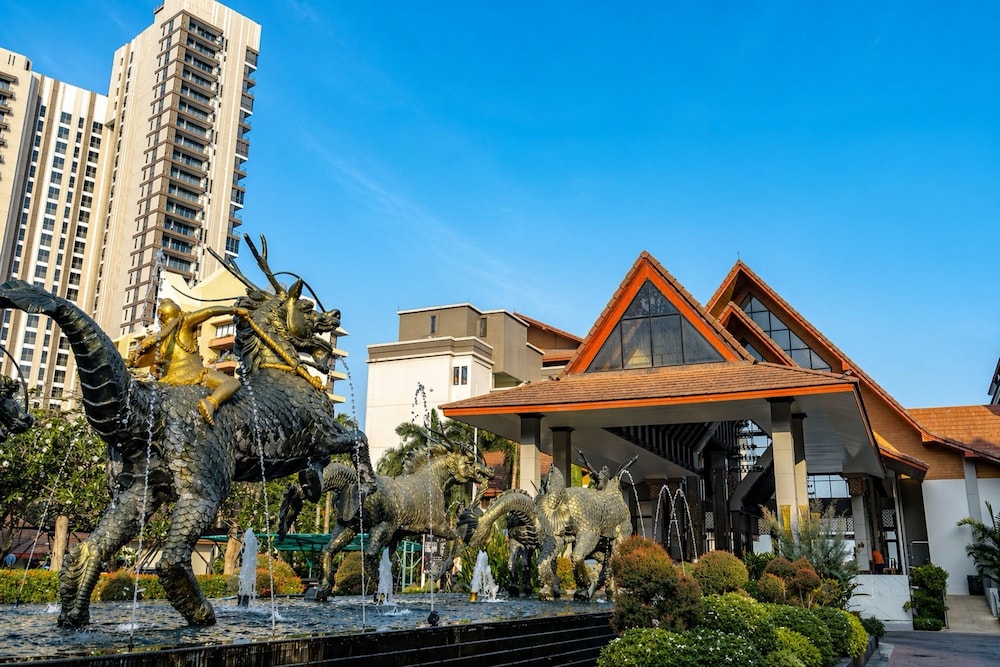 Garden Cliff Resort and Spa — Attractions in the area in Pattaya, Chonburi