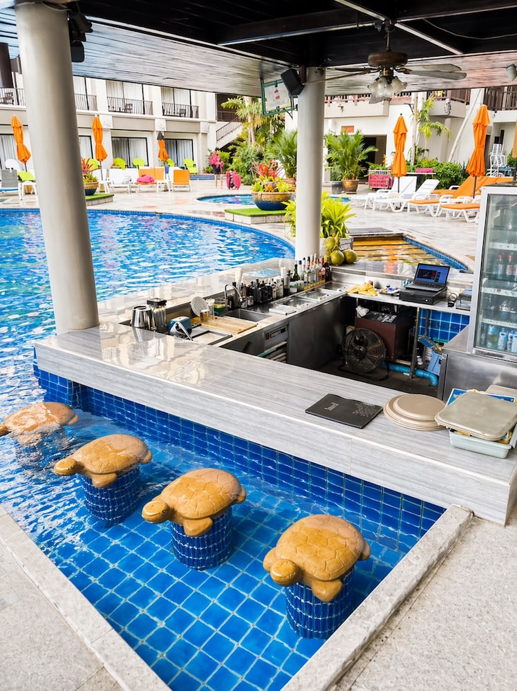 Garden Cliff Resort and Spa — Restaurant & bars in Pattaya, Chonburi