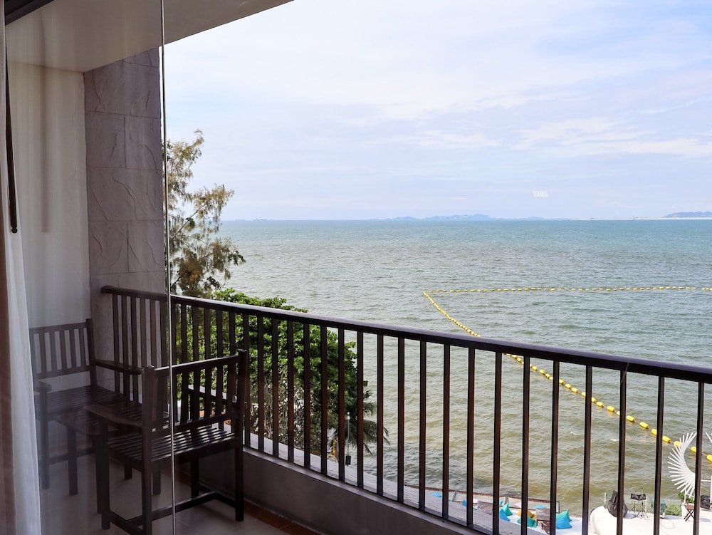 Garden Cliff Resort and Spa — Hotel rooms in Pattaya, Chonburi