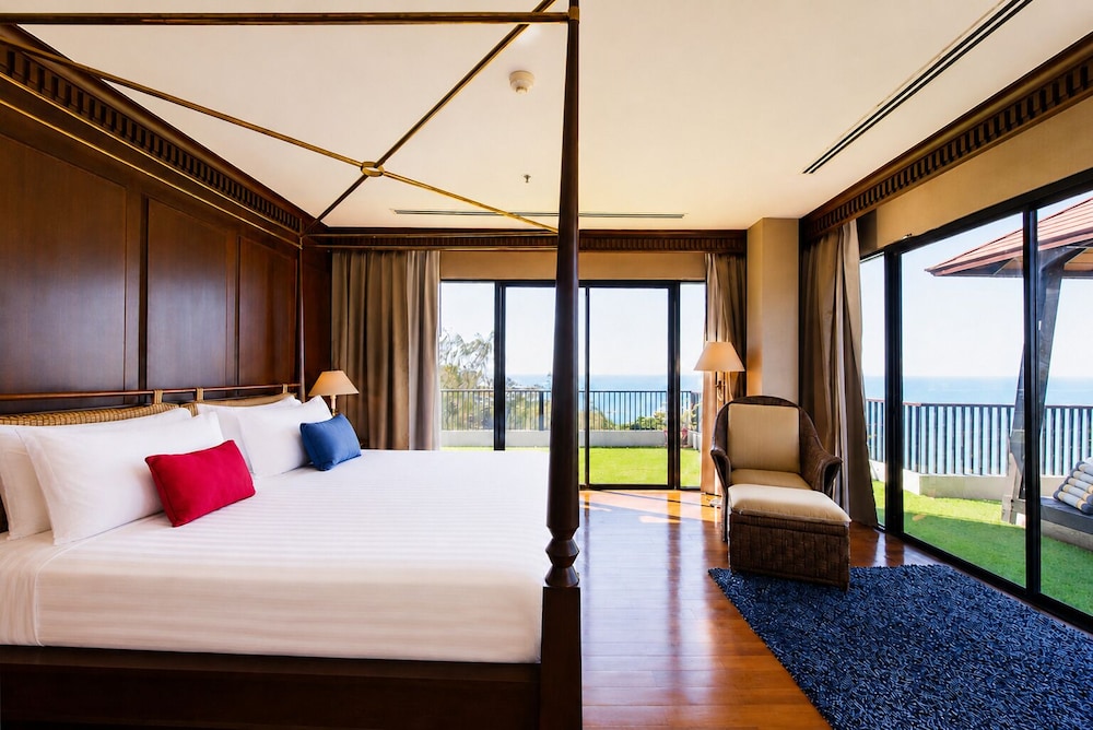 Garden Cliff Resort and Spa — Hotel rooms in Pattaya, Chonburi