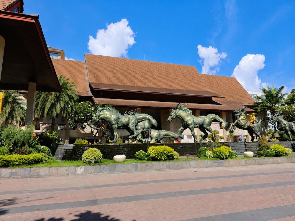 Garden Cliff Resort and Spa — Attractions in the area in Pattaya, Chonburi