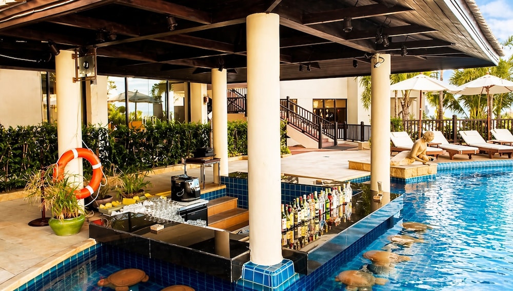Garden Cliff Resort and Spa — Restaurant & bars in Pattaya, Chonburi