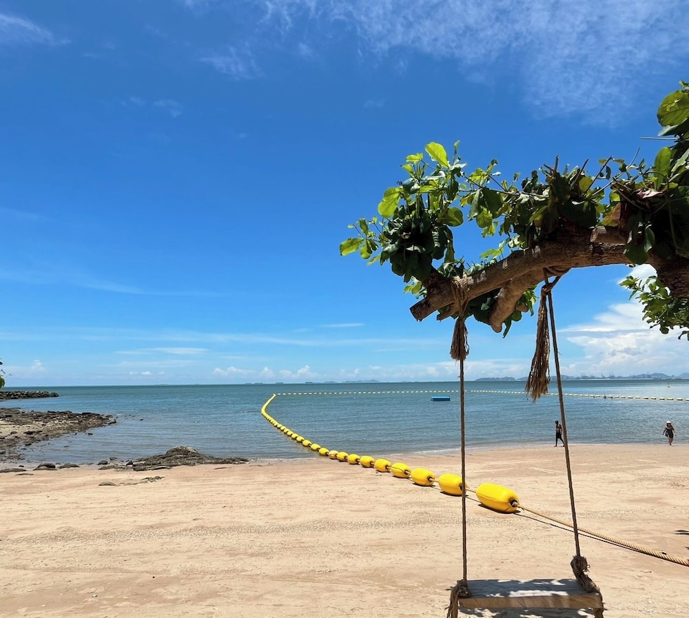 Garden Cliff Resort and Spa — Beach in Pattaya, Chonburi