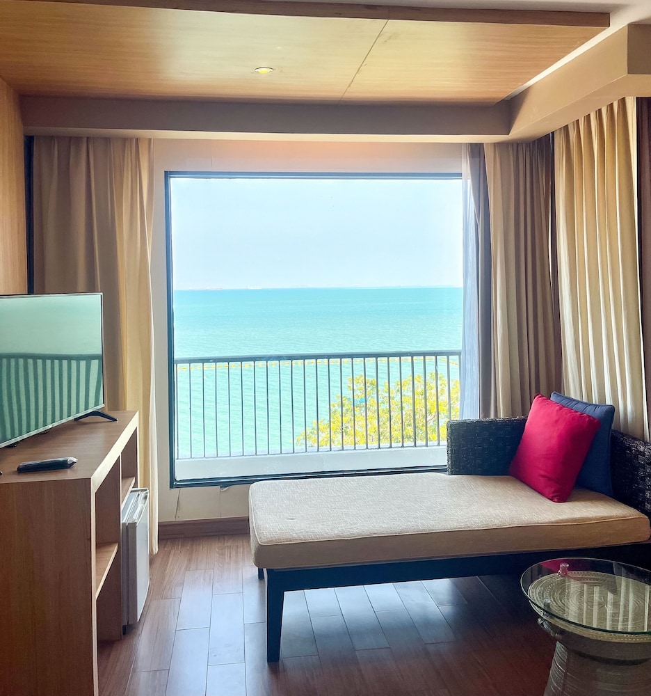 Garden Cliff Resort and Spa — Hotel rooms in Pattaya, Chonburi