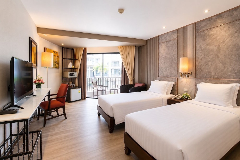 Garden Cliff Resort and Spa — Hotel rooms in Pattaya, Chonburi