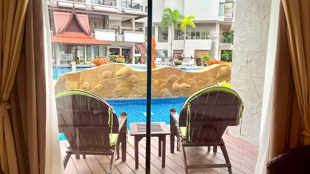 Garden Cliff Resort and Spa — Swimming pool in Pattaya, Chonburi
