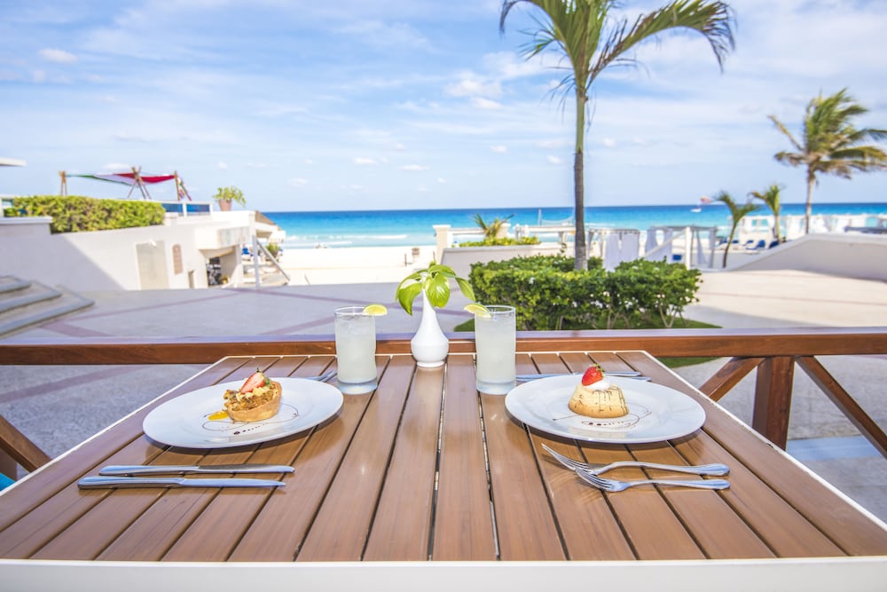 Sunscape Cancun All-Inclusive Resort & Spa by Hyatt — Restaurant & bars in Cancun, Quintana Roo