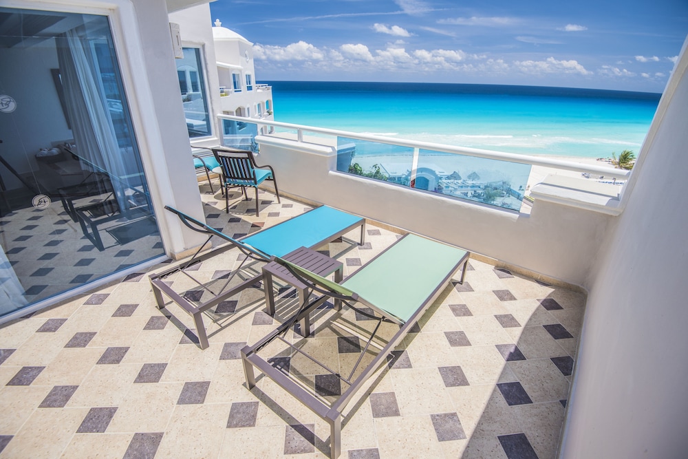 Sunscape Cancun All-Inclusive Resort & Spa by Hyatt — Hotel building in Cancun, Quintana Roo