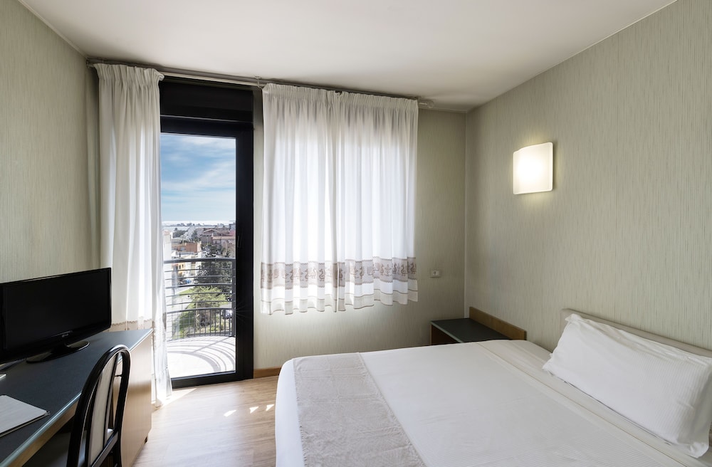 Best Western Hotel Residence Italia — Hotel rooms in Quartu Sant'Elena, Sardinia