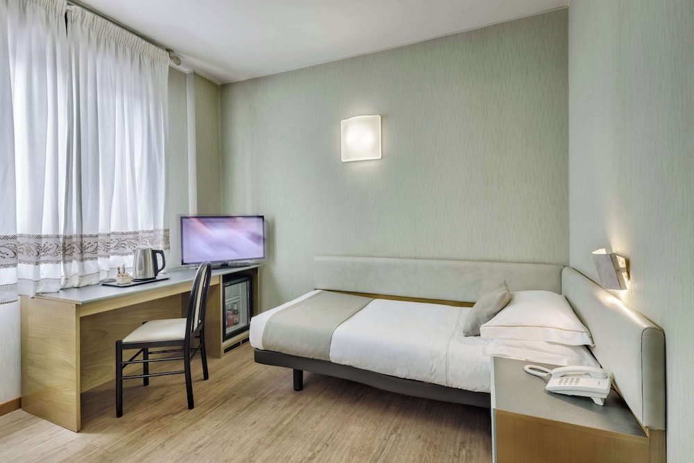 Best Western Hotel Residence Italia — Hotel rooms in Quartu Sant'Elena, Sardinia