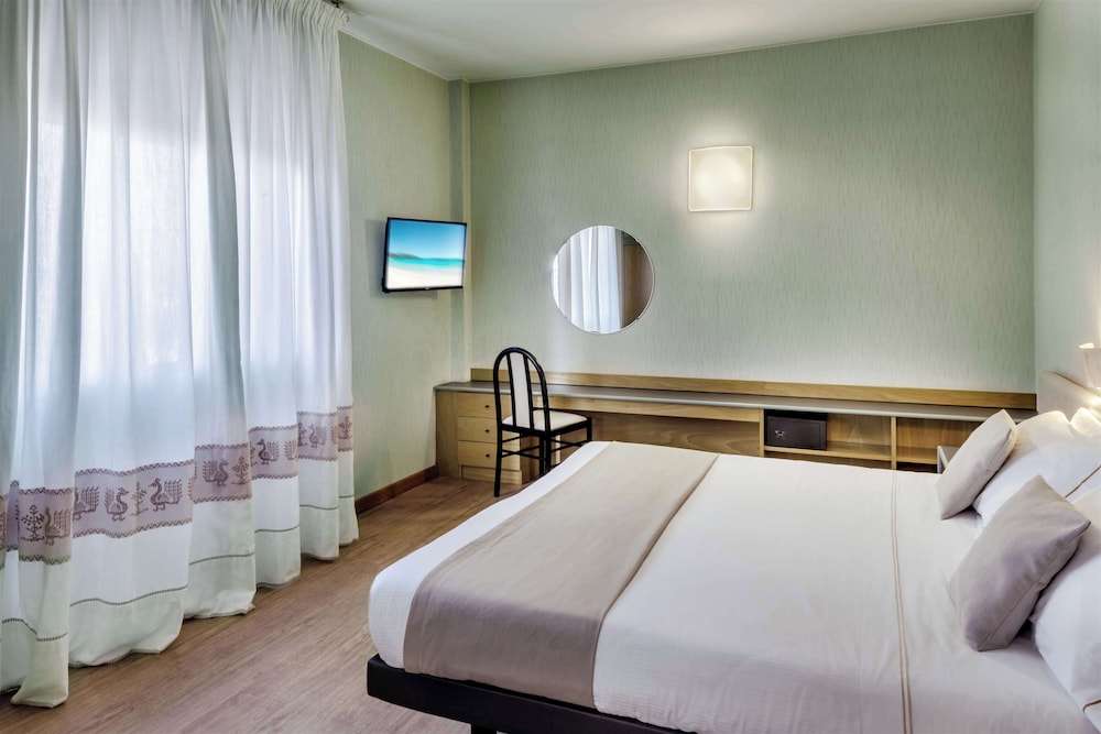 Best Western Hotel Residence Italia — Hotel rooms in Quartu Sant'Elena, Sardinia