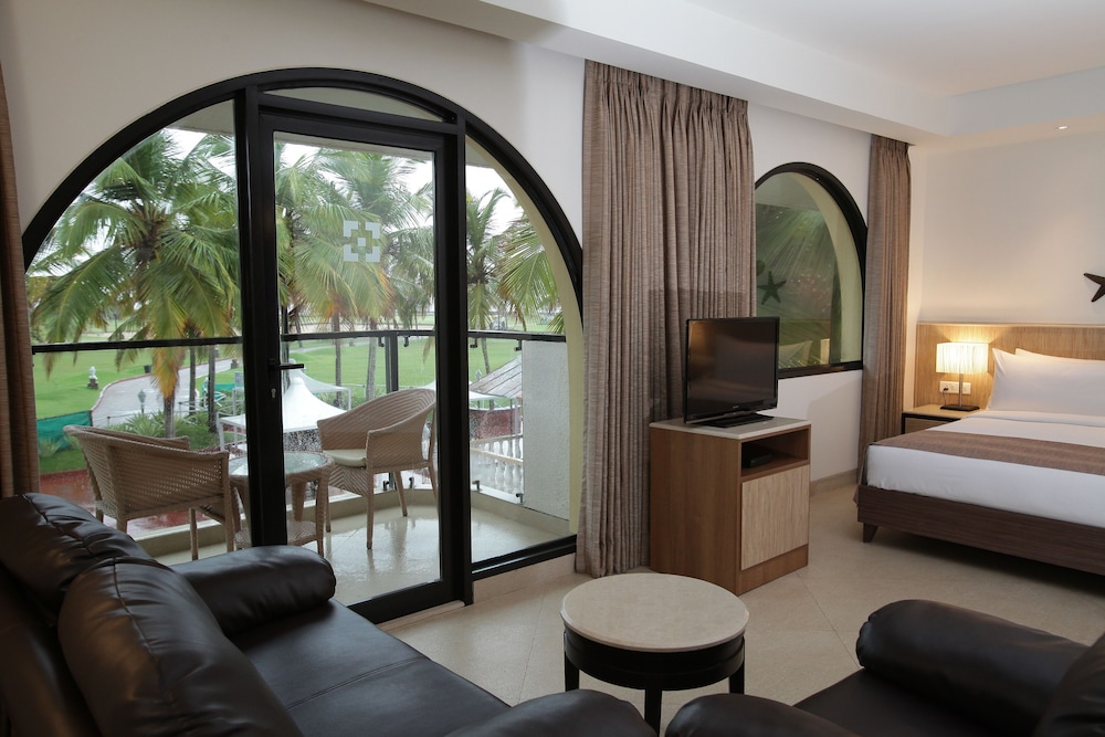 Holiday Inn Resort Goa by IHG — Hotel rooms in Cavelossim, Goa