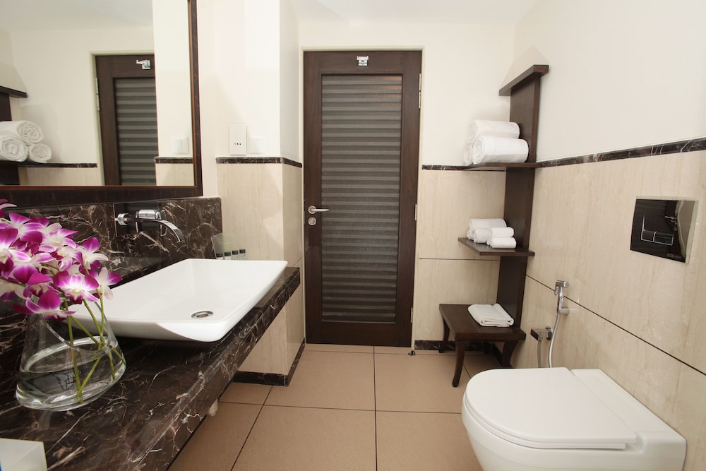 Holiday Inn Resort Goa by IHG — Hotel rooms in Cavelossim, Goa