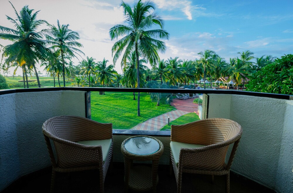 Holiday Inn Resort Goa by IHG — Hotel rooms in Cavelossim, Goa