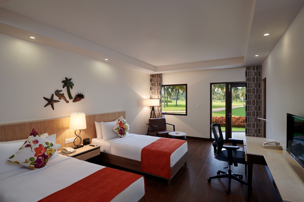 Holiday Inn Resort Goa by IHG — Hotel rooms in Cavelossim, Goa