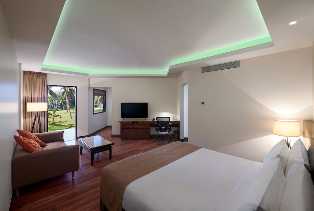 Holiday Inn Resort Goa by IHG — Hotel rooms in Cavelossim, Goa